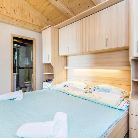 Beautiful In With Kitchen Holiday home *