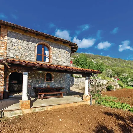 Beautiful In With Kitchen Holiday home