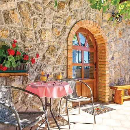Beautiful In With Kitchen Holiday home