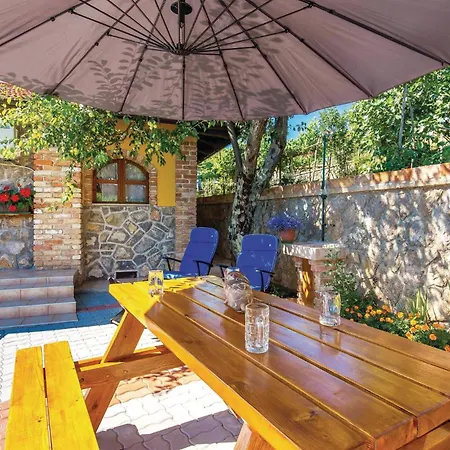 Beautiful In With Kitchen Holiday home *